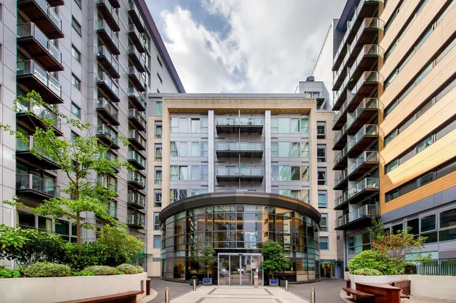 Queenstown Road, London, SW11, photo 2