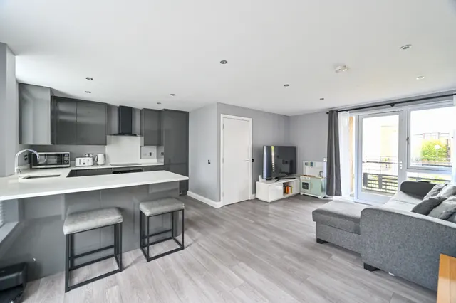 Photo 2 — 7 Arran House, Raleana Road, London