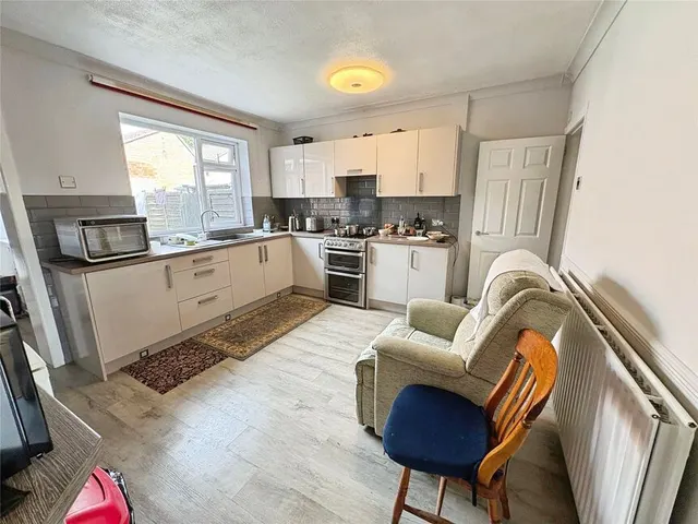 School Road, Bulkington, CV12, photo 3