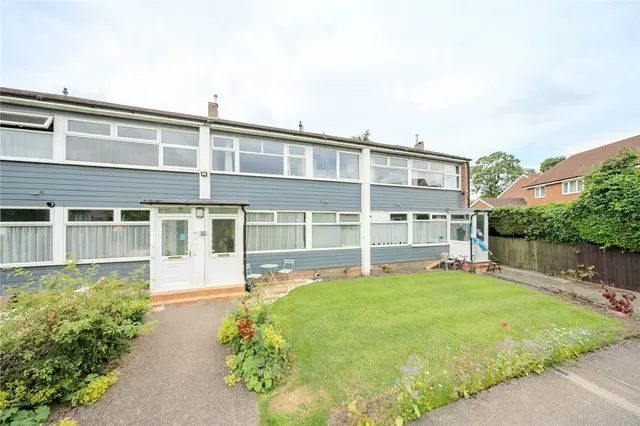 High Moor Court, Leeds, LS17, photo 1