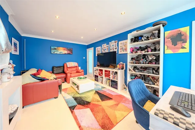 High Moor Court, Leeds, LS17, photo 3