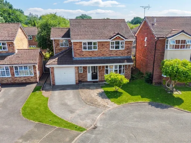 Charlcote Crescent, Crewe, CW2, photo 1