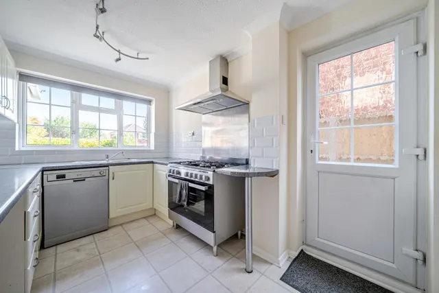 Photo 3 — Cumberland Avenue, Basingstoke, RG22