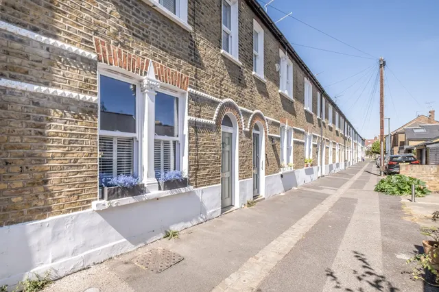 Rock Avenue, London, SW14, photo 1