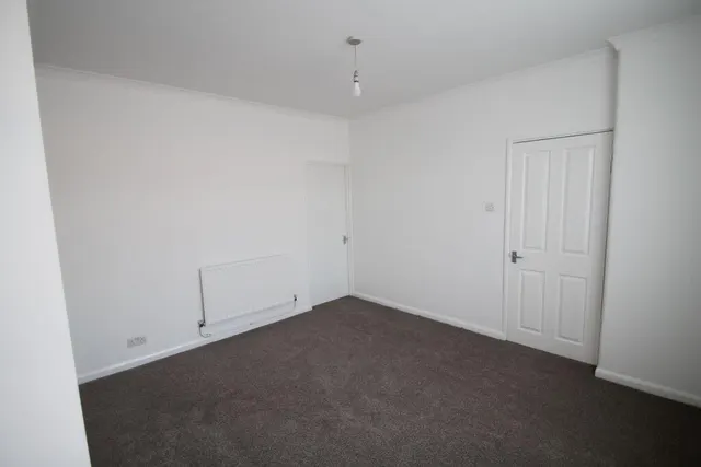 Rowdowns Road, Dagenham, photo 2