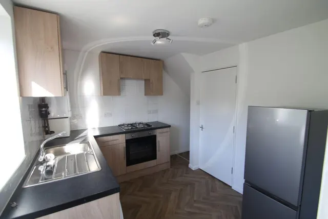 Rowdowns Road, Dagenham, photo 3
