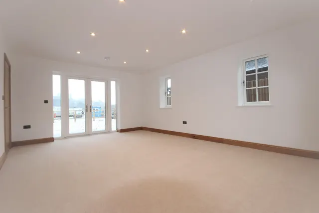 Photo 3 — 3 Pablo Court, Chesham