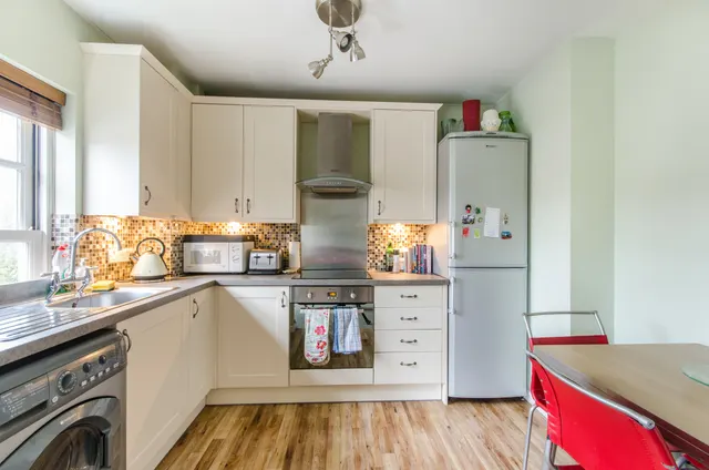 Photo 3 — 27 Brooklands Court, Cavendish Road, London