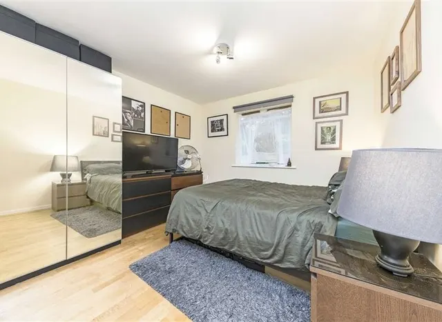Photo 3 — Mill Pond Close, Vauxhall, SW8
