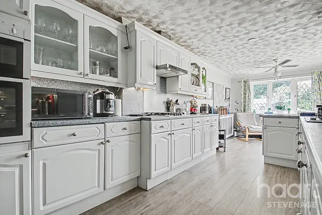 York Road, Stevenage, SG1, photo 3