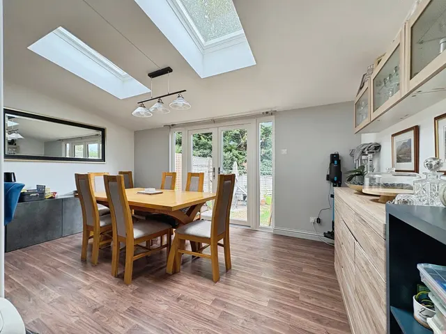 White Cottage Close, Farnham, GU9, photo 3