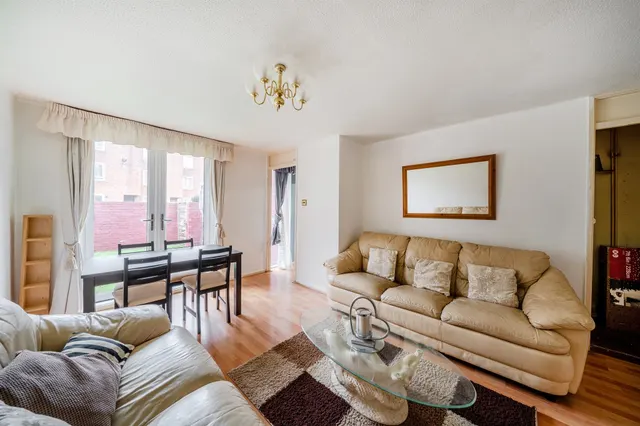 Langdale Close, London, photo 1