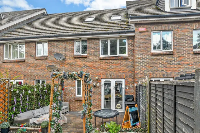 Finch Close, Faversham, ME13, photo 2