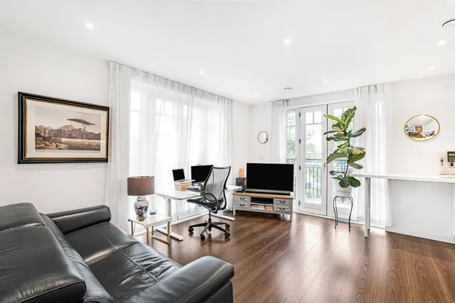 Carnwath Road, London, SW6, photo 1