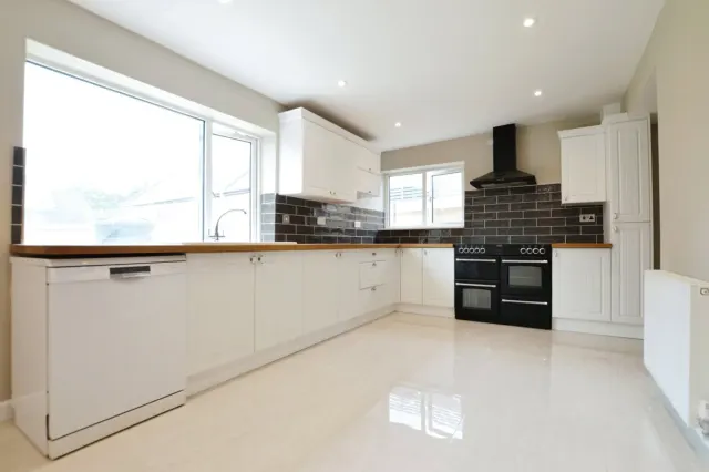Photo 3 — Aldermaston Road, Pamber End, Tadley,...