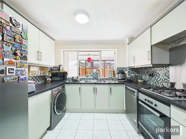 Rothwell Walk, Caversham, RG4, photo 2