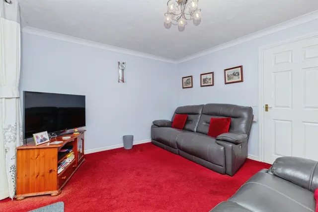 Erringtons Close, Oadby, LE2, photo 3
