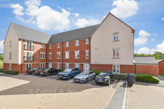 Eames Way, Crawley, RH10, photo 1