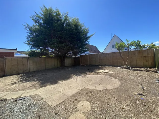 Photo 2 — Maytree Close, Angmering, Littlehampton