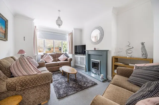 Oaks Road, Kenley CR8 5NZ, photo 1