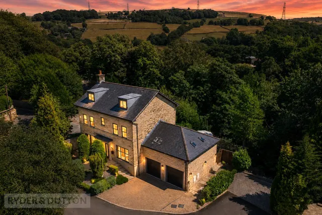 Whiteley Lodge, Ripponden, HX6, photo 1