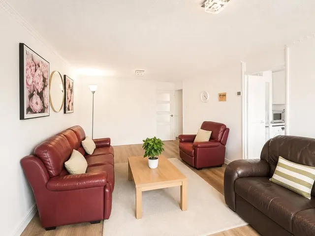 2 bedroom flat — Plantagenet House, London, SE18
