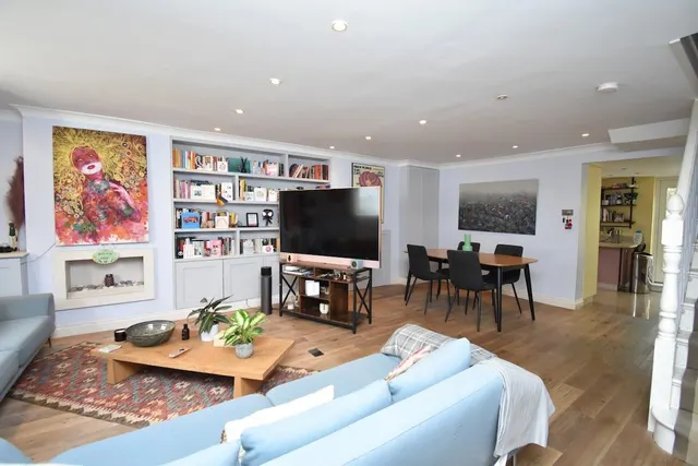 Poyntz Road, London, SW11, photo 1