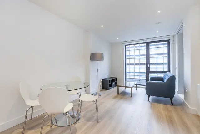 Valencia Close, London, E14, photo 1