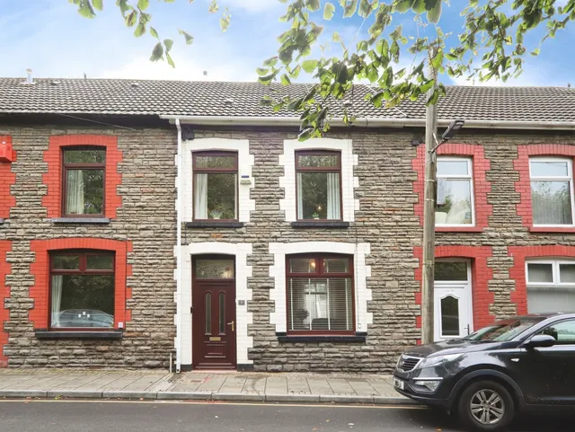 Llanover Road, Pontypridd, photo 1