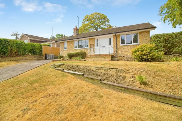 West End, Silverstone, Towcester, photo 1
