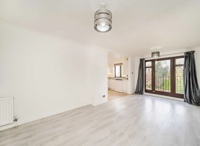 Photo 2 — Nether Street, North Finchley, N12