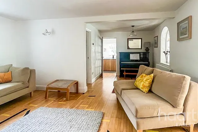 Toutley Road, RG41, photo 3