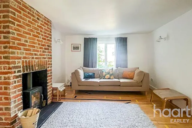 Toutley Road, RG41, photo 2