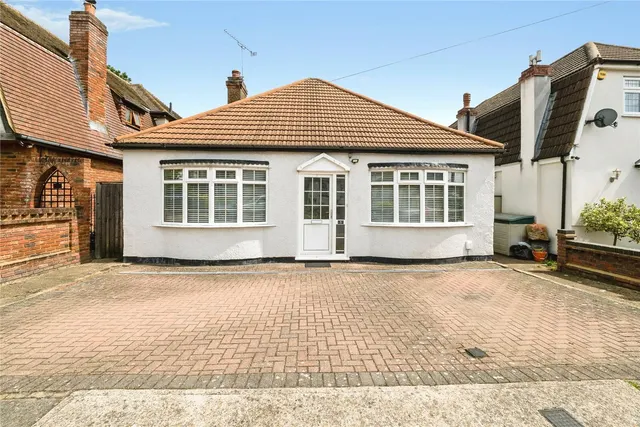 Photo 2 — Hill Crescent, Hornchurch, RM11