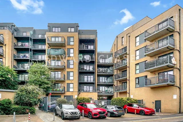 Clarence Avenue, Ilford, IG2, photo 1