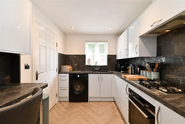 Photo 3 — Mendip Way, Stevenage, Herts, SG1 6GX