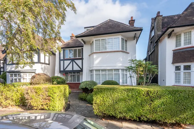 London, NW2, photo 3