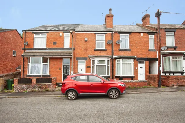 Crossland Street, Swinton, S64, photo 1