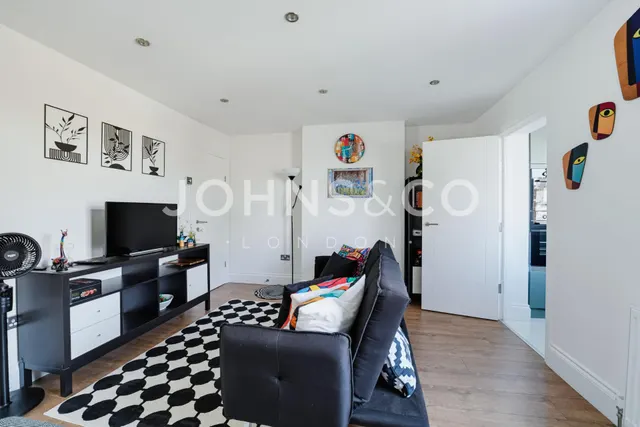 Hamilton Road, Brentford, TW8, photo 3