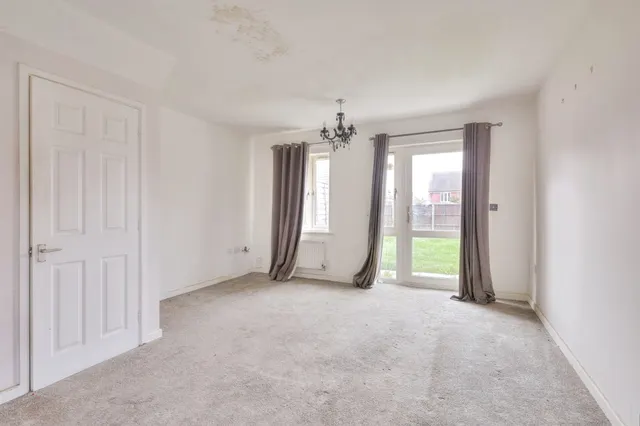 Photo 2 — Summerlee Road, Finedon, Wellingborough