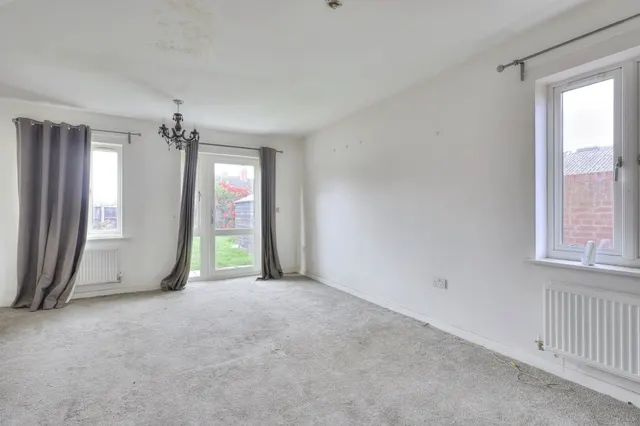 Photo 3 — Summerlee Road, Finedon, Wellingborough