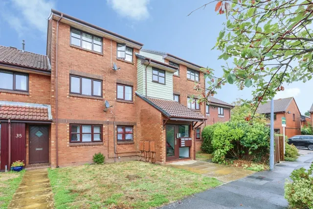 Taverner Close, Poole, BH15, photo 1
