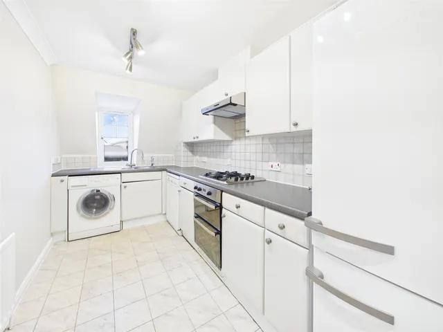 Old Bridge Street, Hampton Wick, KT1, photo 2