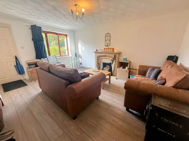 Willow View, Wakefield, WF2, photo 2