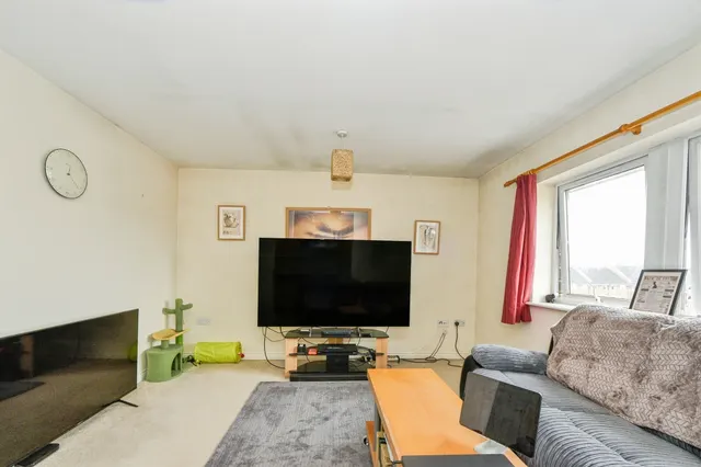 Photo 3 — Yersin Court, Swindon