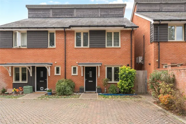 White Hart Close, Ripley, GU23, photo 1