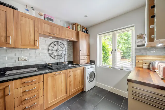 White Hart Close, Ripley, GU23, photo 2