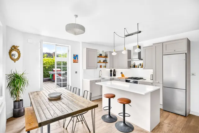 Hillside Road, London, SW2, photo 1