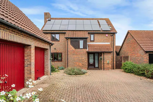 Fountaine Close, Great Linford, MK14, photo 1