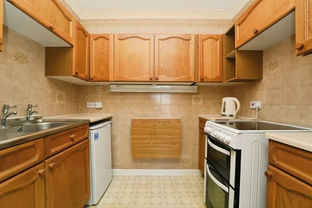 Pittville Circus Road, Cheltenham, GL52, photo 3